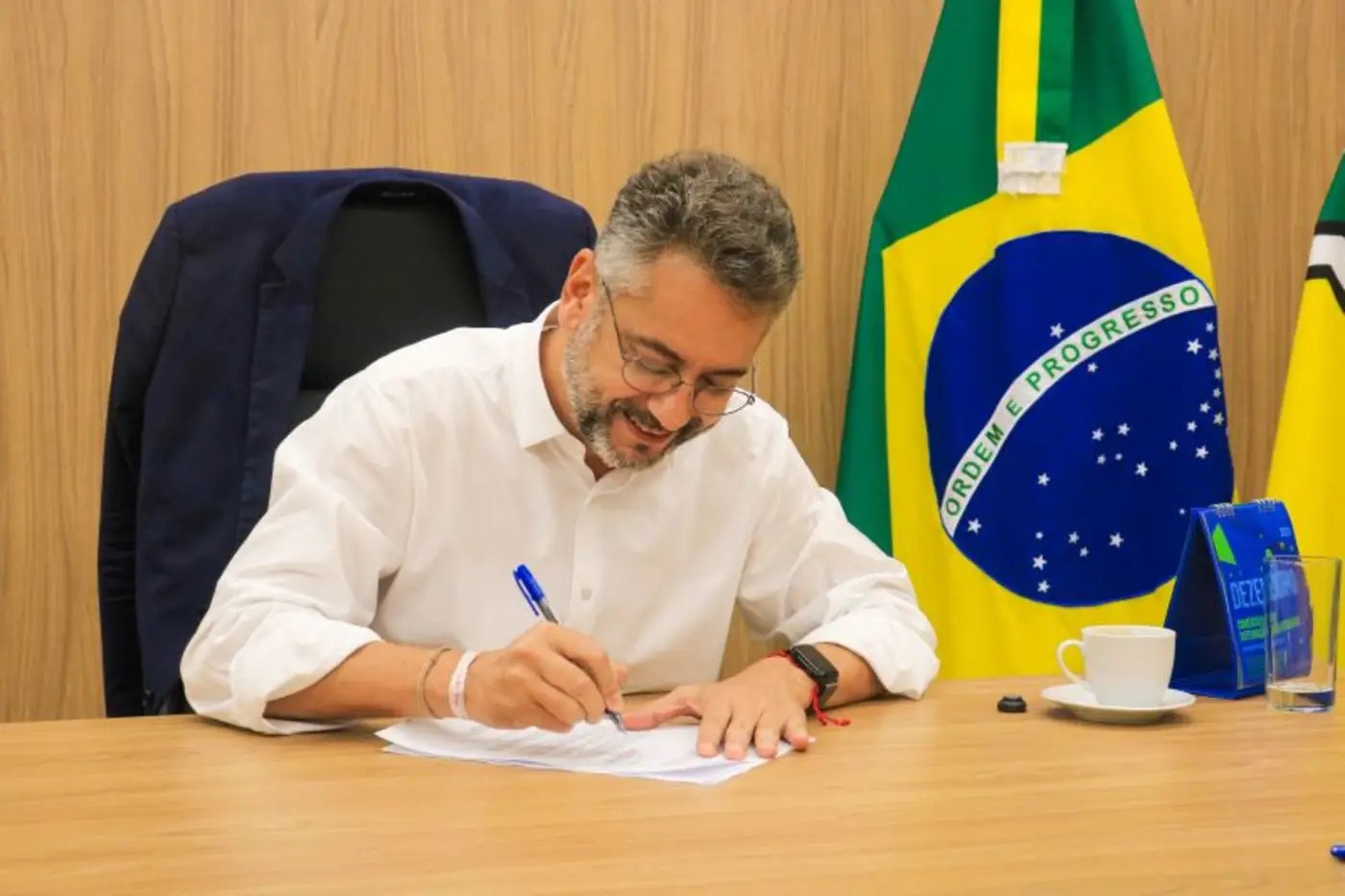 Governador Clécio autoriza novo concurso da Saúde com 1,8 mil vagas