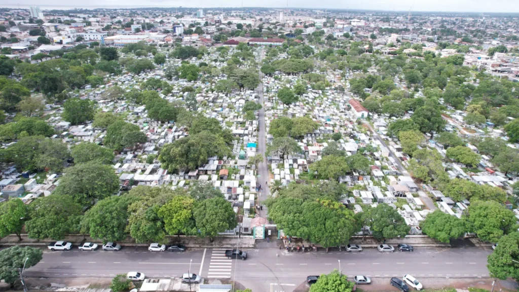 Zeladoria Urbana inicia limpeza nos cemitérios de Macapá para bem-estar