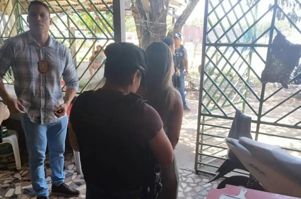 Mulher ligada a grupo criminoso é detida pela Denarc em ação efetiva
