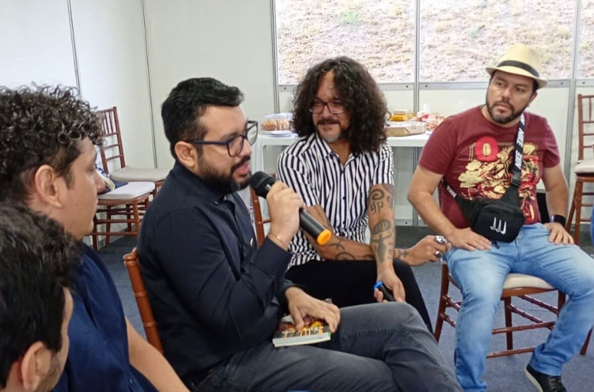 Sarau Terra Caída leva literatura a alunos de escolas públicas