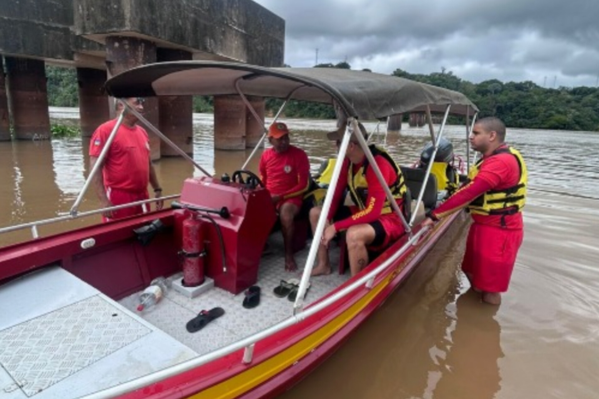 Irmãos morrem após embarcação tombar no rio Jari e deixam legado