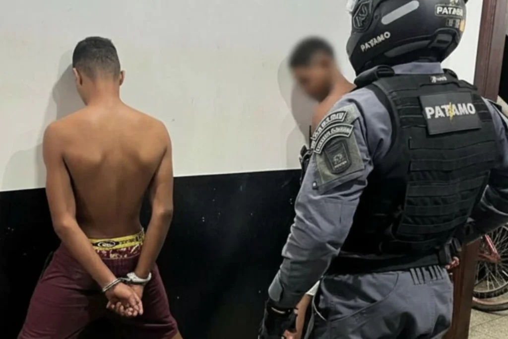 Dupla corre, mas é alcançada e flagrada com droga pela Patamo