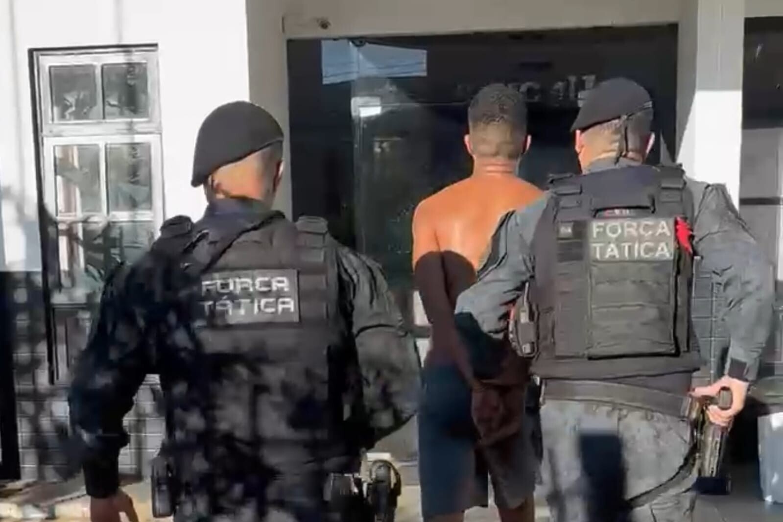 Após tentar fugir de abordagem, indivíduo é preso com drogas na zona sul de Macapá e termina detido.