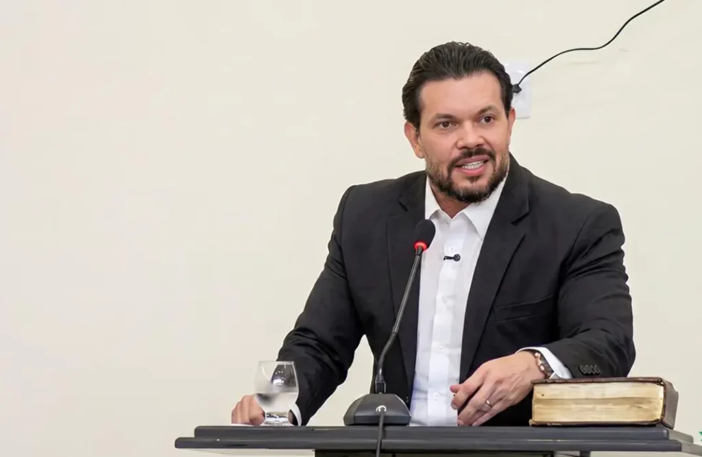 Acácio Favacho anuncia novos investimentos para Santana e progresso