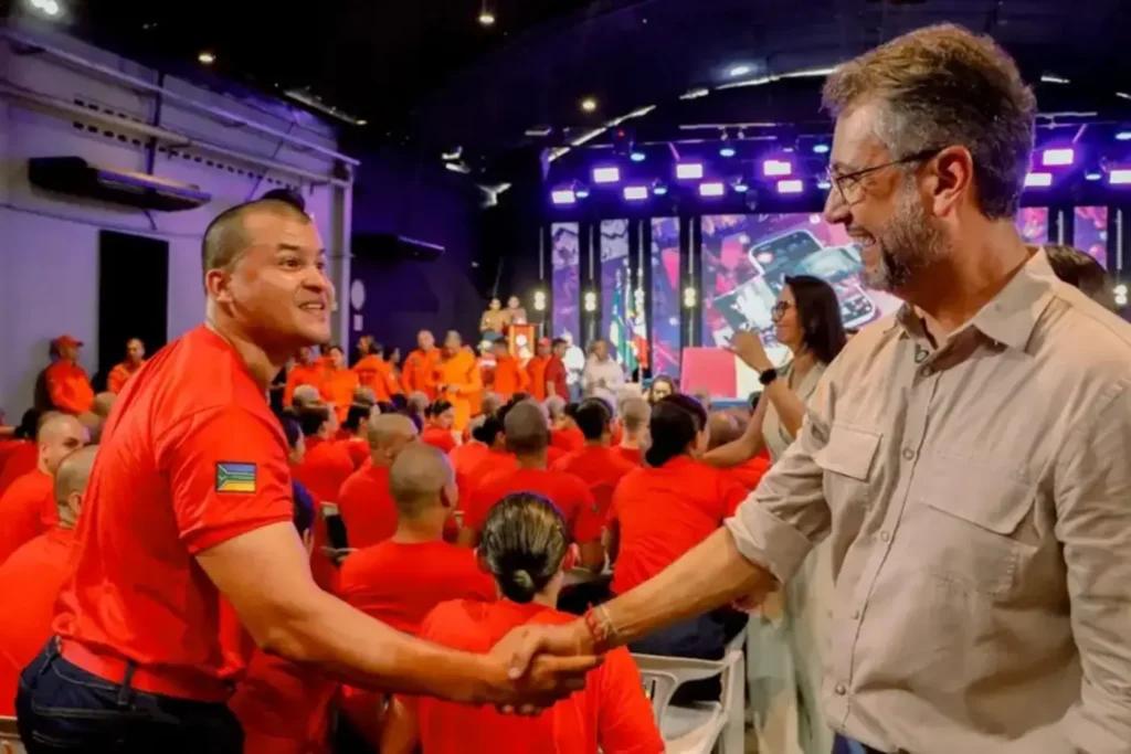 Governador convoca 300 candidatos e fortalece Bombeiros do AP