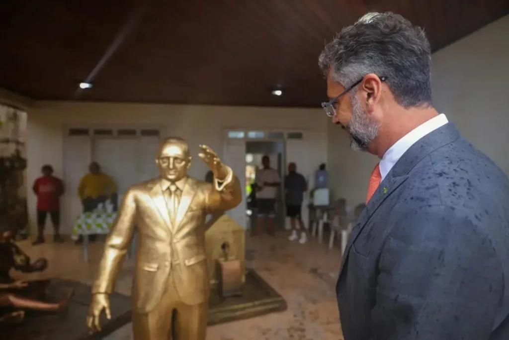 Governador Clécio conhece obras artísticas no Parque Residência