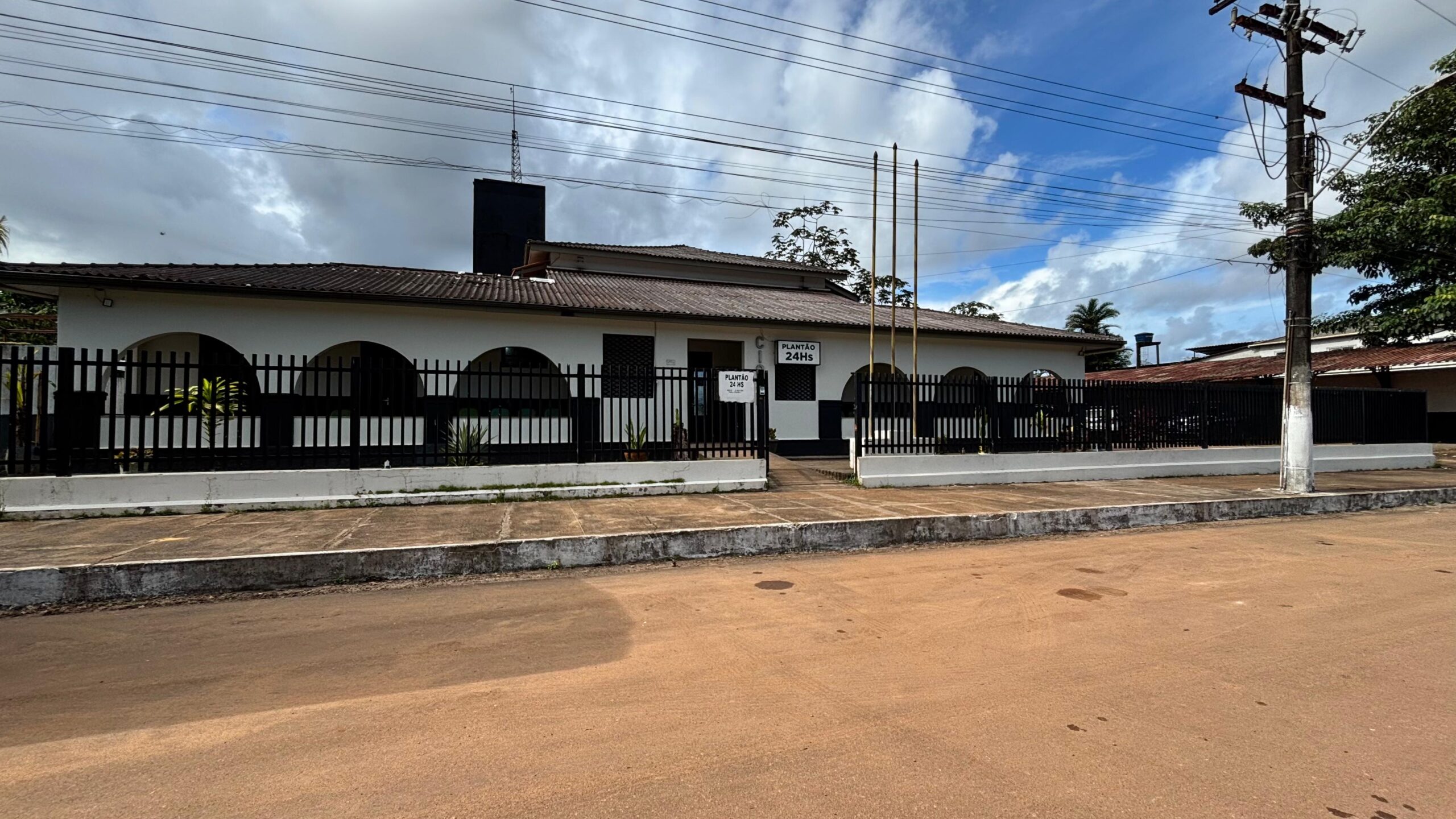 Indígena é indiciado por lesão corporal e enfrenta justiça.