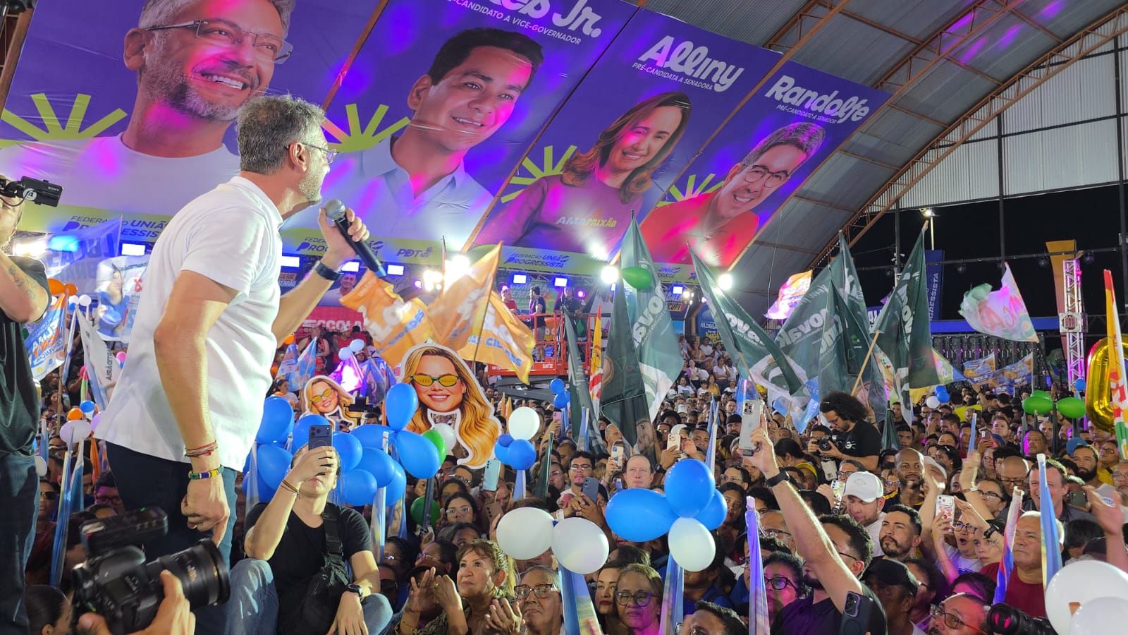 Clécio oficializa candidatura e une forças com Teles e Randolfe