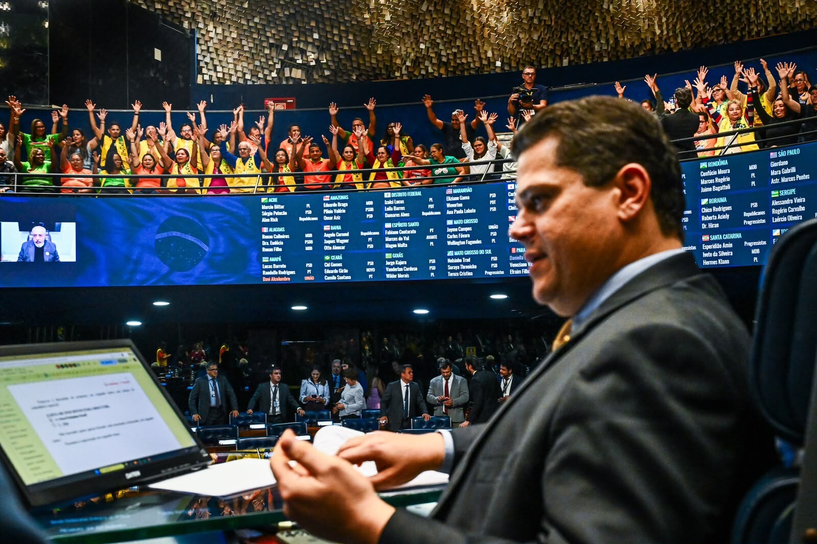 Davi conduz aprovação de aposentadoria diferenciada no Senado