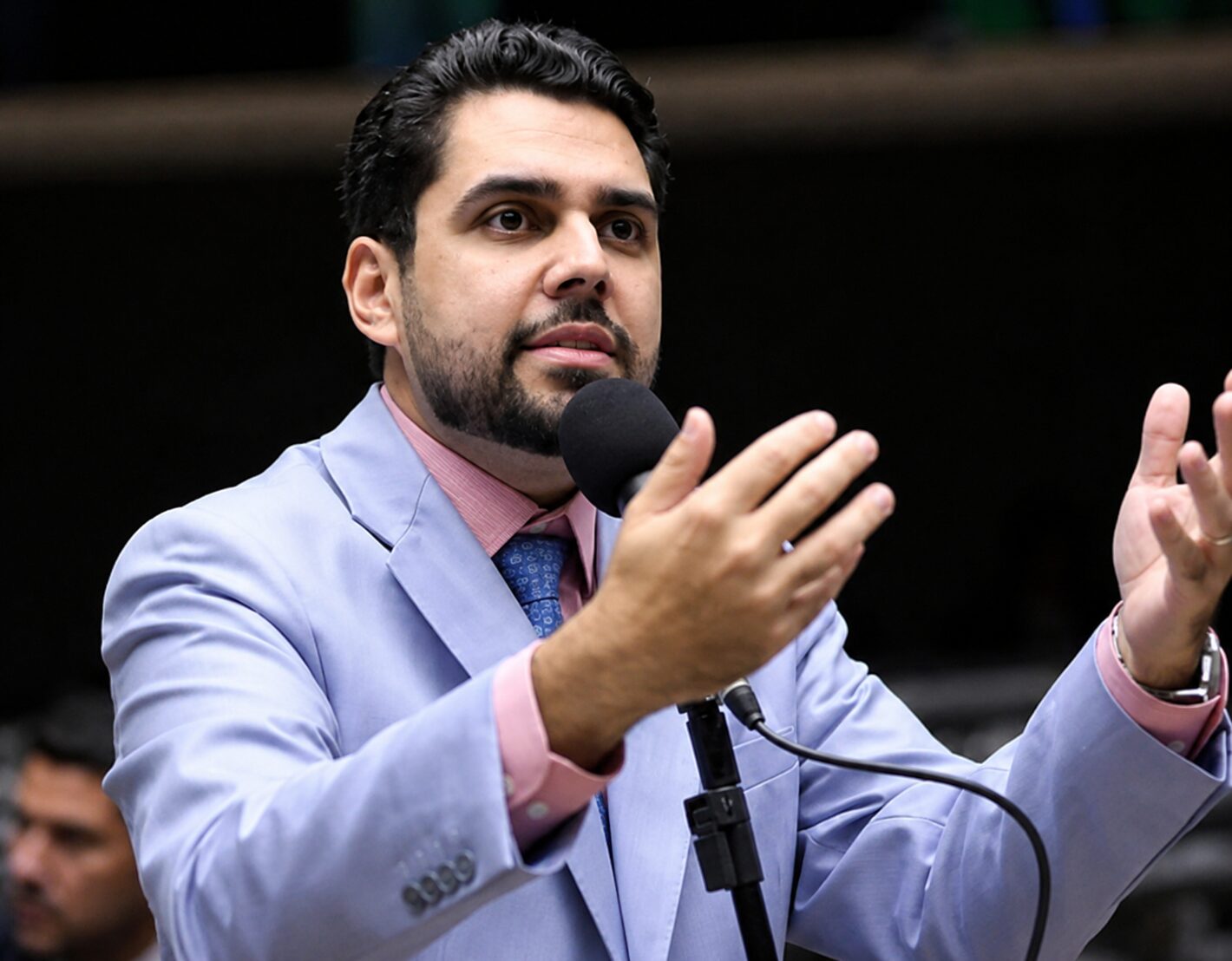 Projeto cria incentivo a psicólogo que atende gratuitamente profissionais essenciais