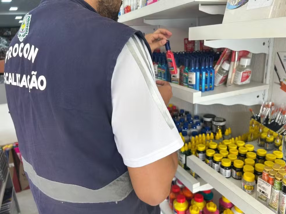 Procon Amapá fiscaliza papelarias e garante preços justos