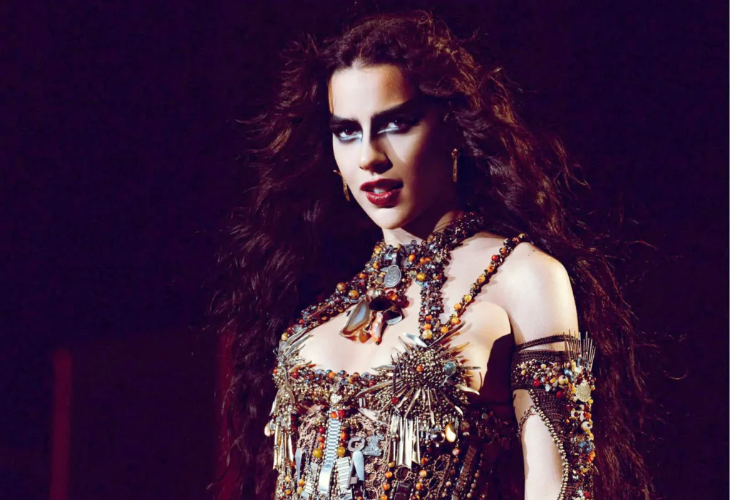 Marina Sena encerra Festival da Juventude com show em Macapá