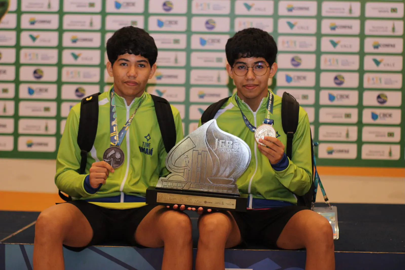Irmãos conquistam ouro e bronze no tênis de mesa 2026