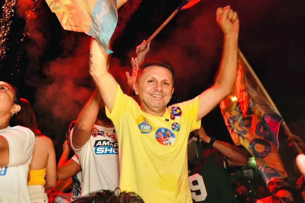 Felipe Show comemora eleição para Câmara dos Deputados em grande estilo