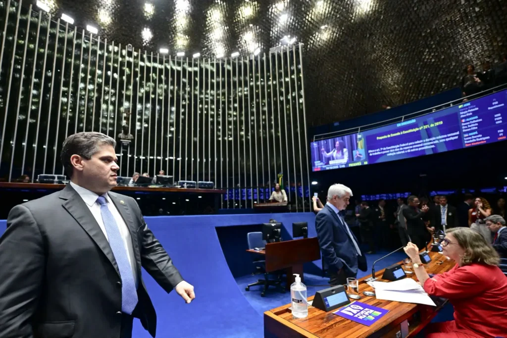 Sob presidência de Davi Alcolumbre, Senado aprova PEC decisiva
