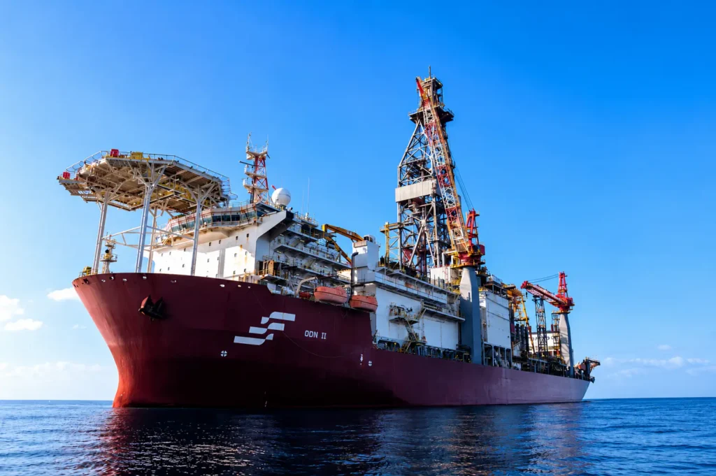 Petrobras faz nova descoberta de petróleo em águas ultra profundas