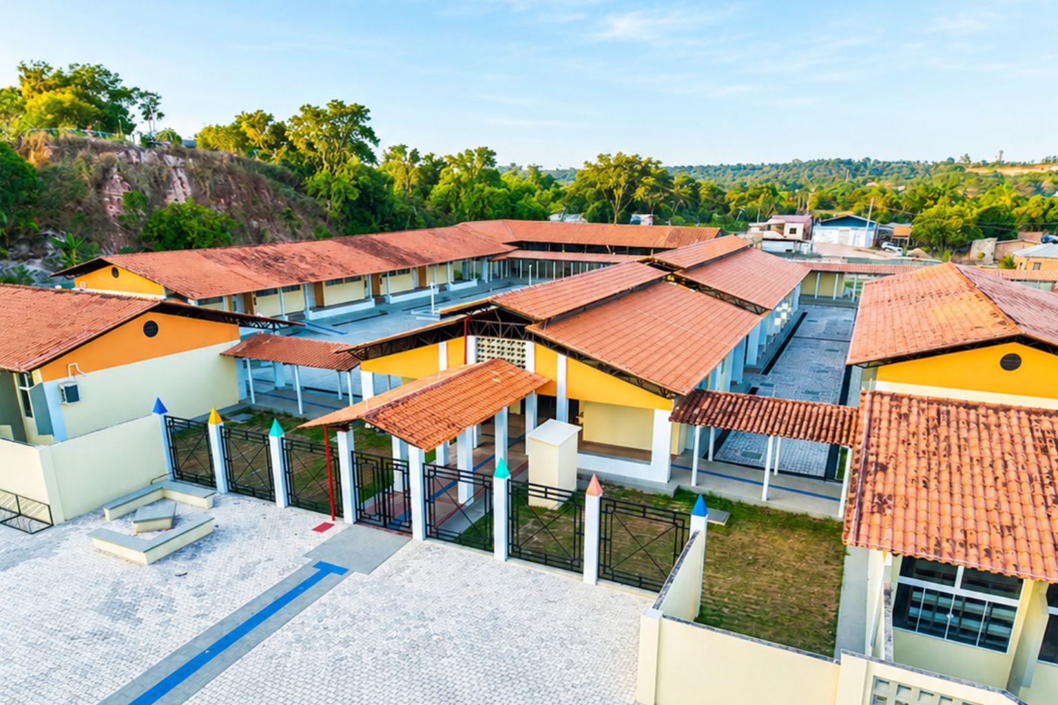 Escola em Laranjal do Jari ganha nova estrutura e melhora ensino